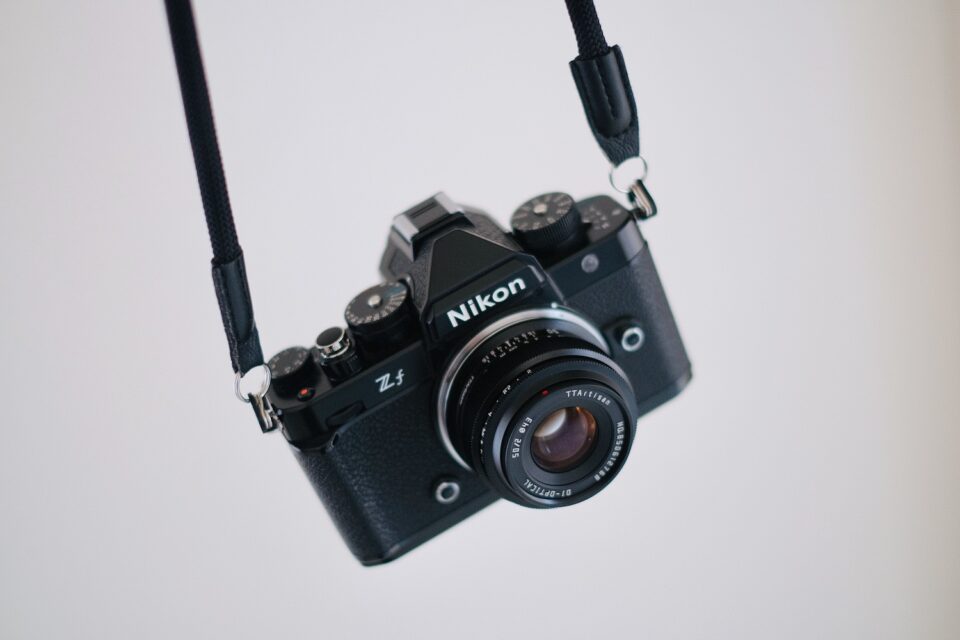 TTArtisan 50mm f/2 + Nikon ZfでMFカメラ散歩 – オニマガ – 名古屋