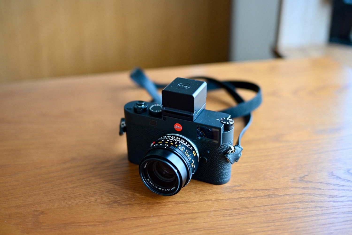 Leicaの外付けEVF「ビゾフレックス 2」を買ってみました！ – オニマガ