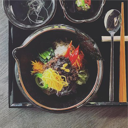 黒薩摩片口鉢[クロサツマカタクチバチ]｜沈壽官窯（ちんじゅかんがま