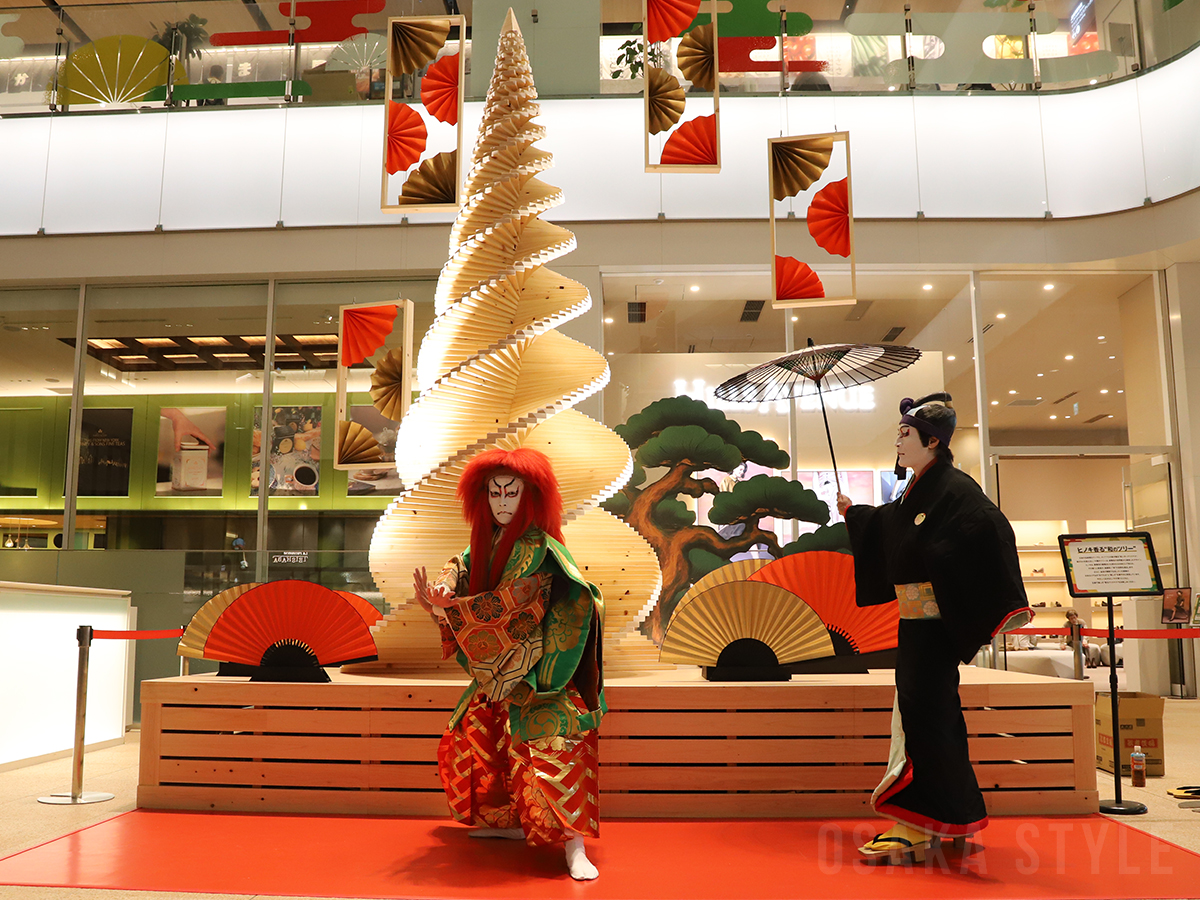 動画】KITTE大阪で「和ンダークリスマス」 ヒノキ香る「和のツリー