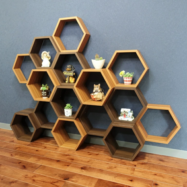 組み合わせを楽しめるハニカムラック「Bee Rack（ビーラック）」 株式