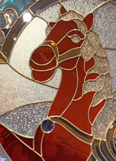 お気に入りの馬の置物がステンドグラスに 特注品製作例 株式会社