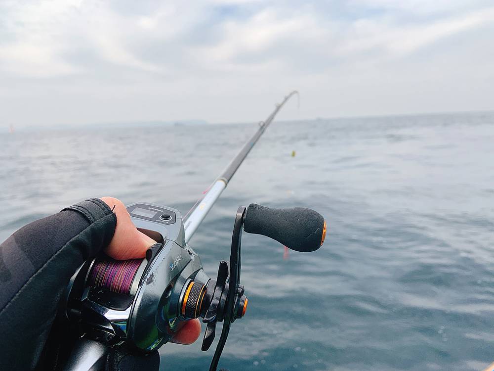 船釣りの両軸リールは右ハンドル？左ハンドル？→わたしは右ハンドル派