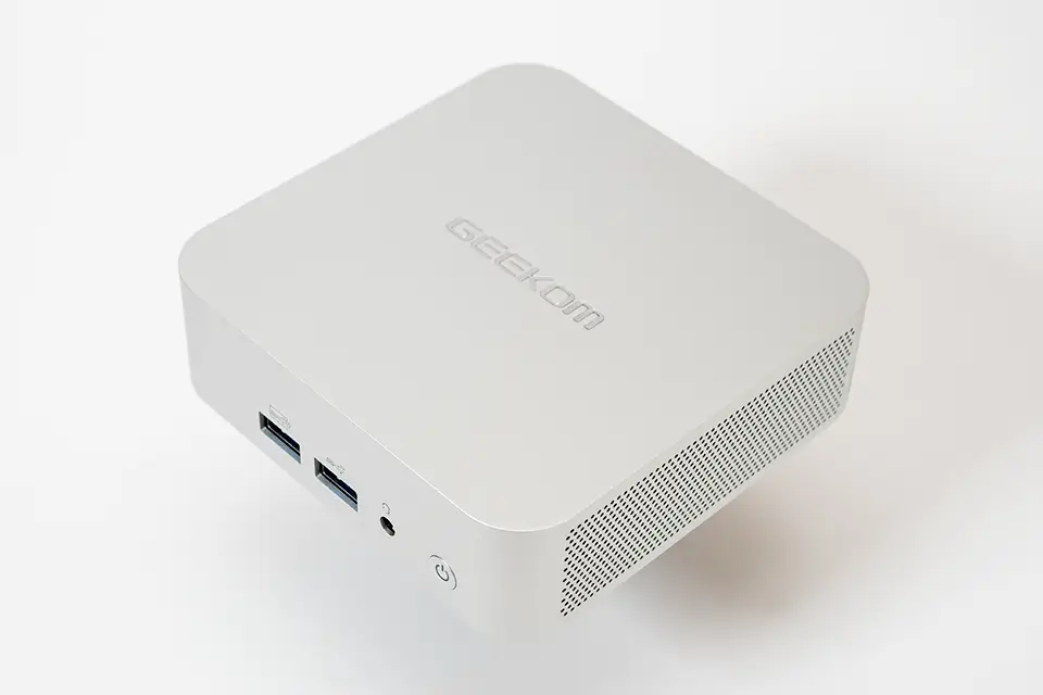 GEEKOM A8 レビュー：コンパクトでもパワフルなRyzen 9 8945HS搭載の高