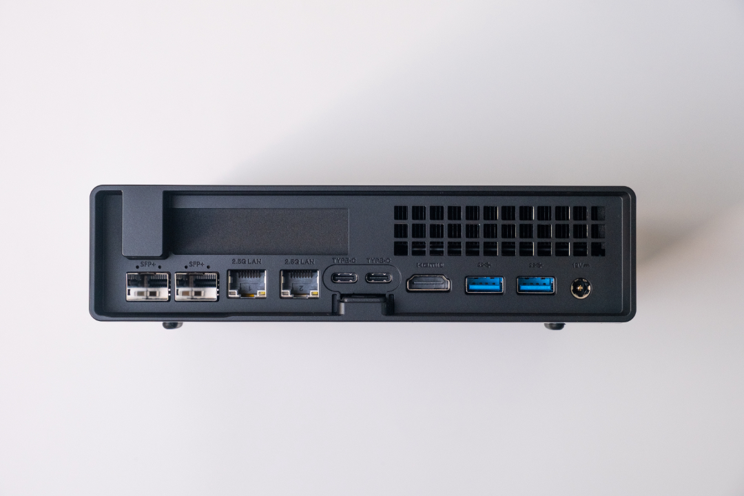 Minisforum MS-A2 レビュー：AMD Ryzen 9 9955HX搭載の拡張性に優れた