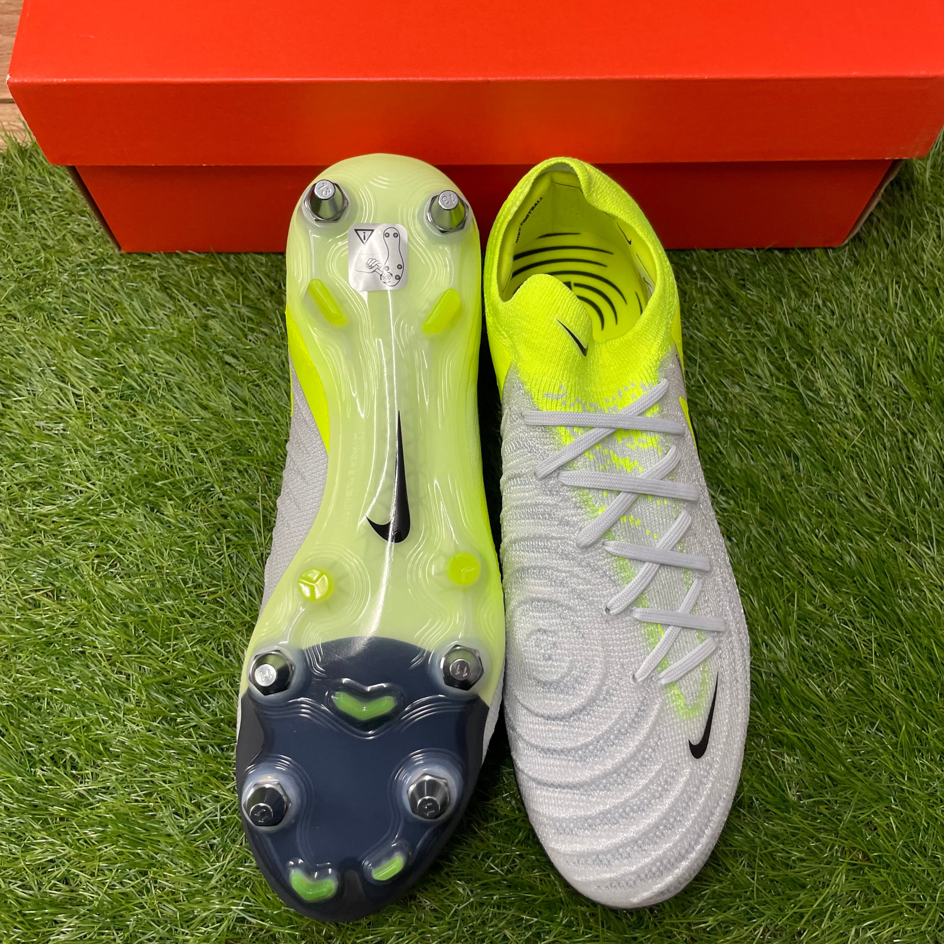 PhantomVision – 俺の足 サッカー用品セレクトショップ