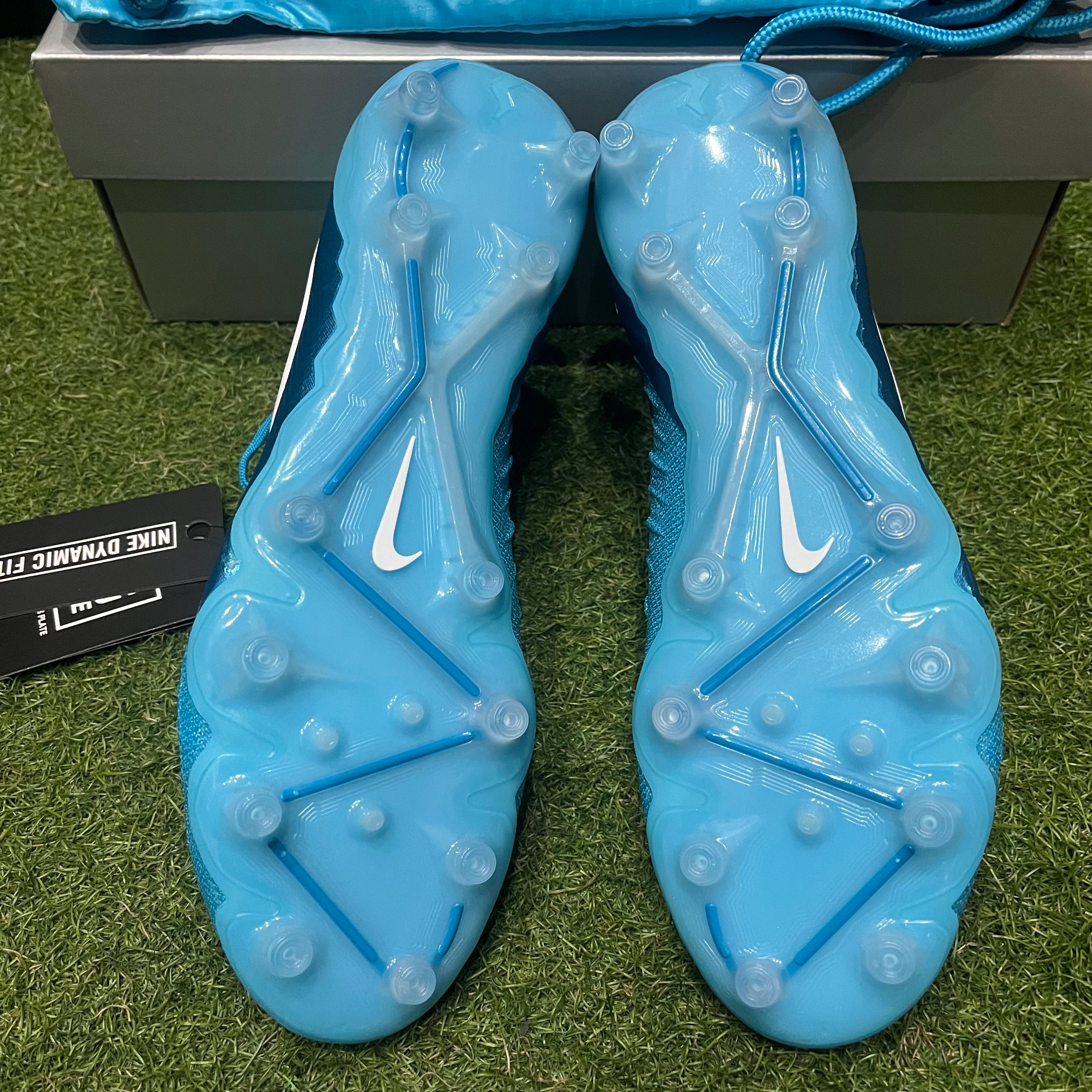 ファントムルナ II ELITE AG-PRO FJ2579 400 – 俺の足 サッカー用品