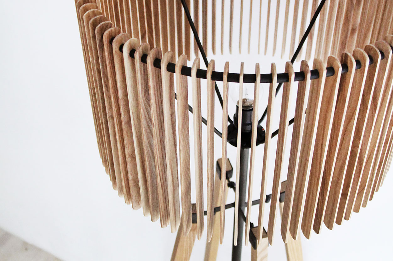 Peacock Stand Light | 世界のラグと照明を提案するorbitex