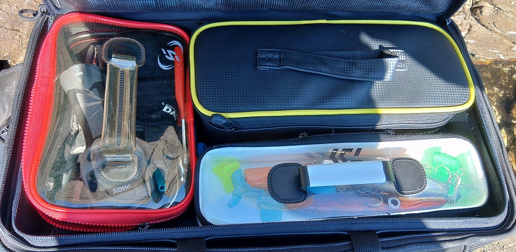 ロックショアで活躍！大容量のルアーケース、大型プラグも楽々収納