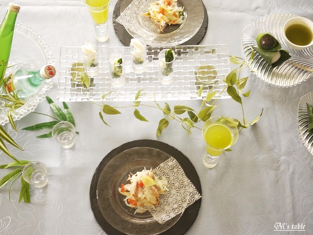 ガラスの器を使った上質な雰囲気のテーブルコーディネート | その他