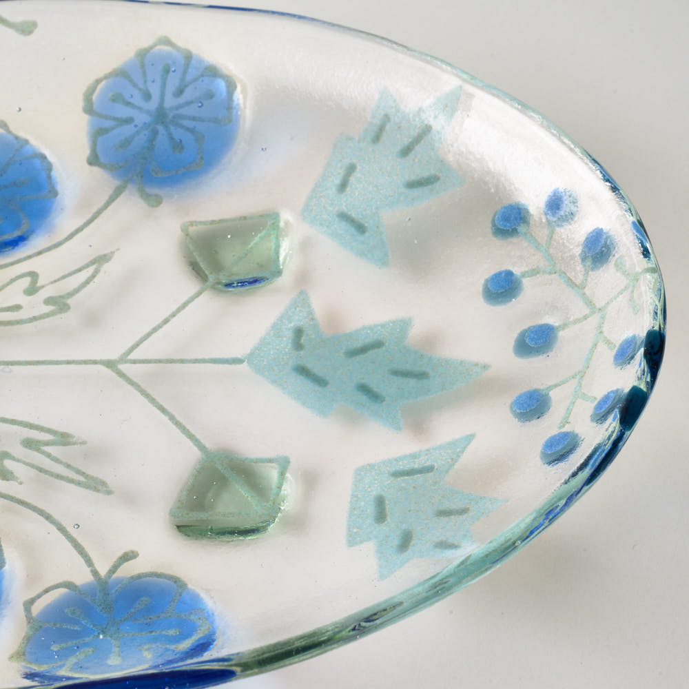 ガラス作家 沖知江子 植物紋 楕円皿 大 青 ¥9,900 大人の焼き物