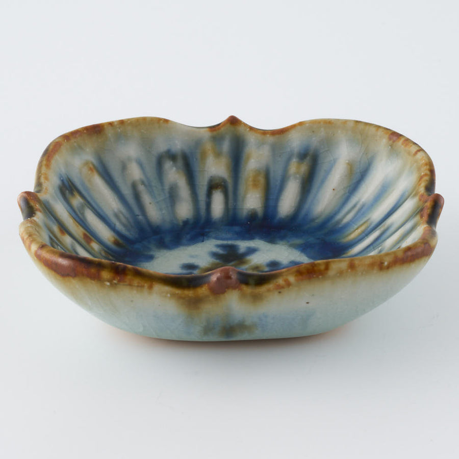 砥部焼 陶房遊 輪花角鉢（豆）錆青 ¥2,200 大人の焼き物