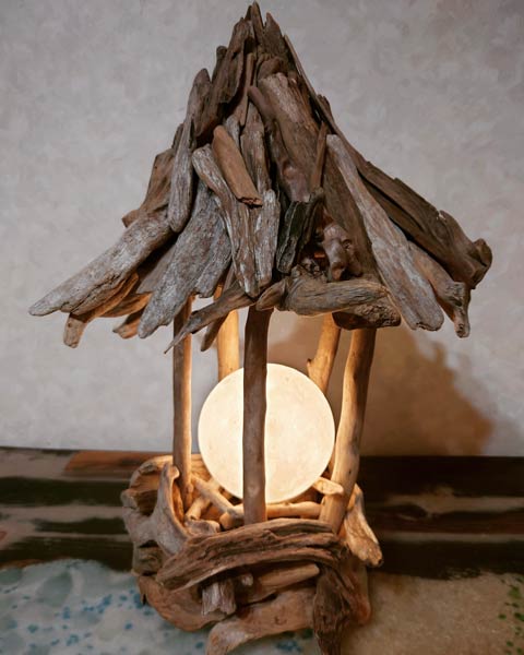 自然の形をいかして造形 生命の躍動感あふれる流木アート｜Infoseek