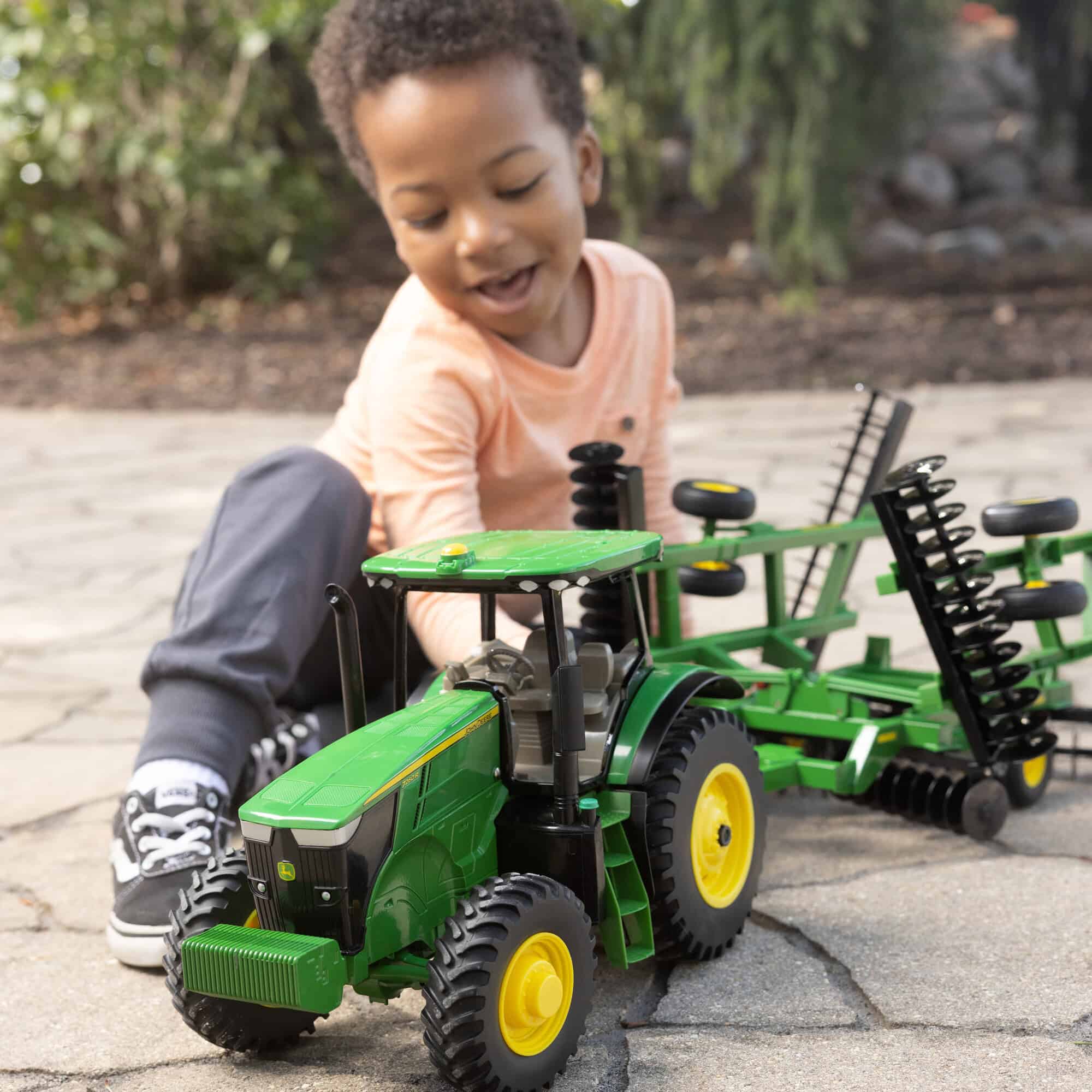 1/16 John Deere 637 Flex Fold Disk, ERTL Replica Play — Outback Toys