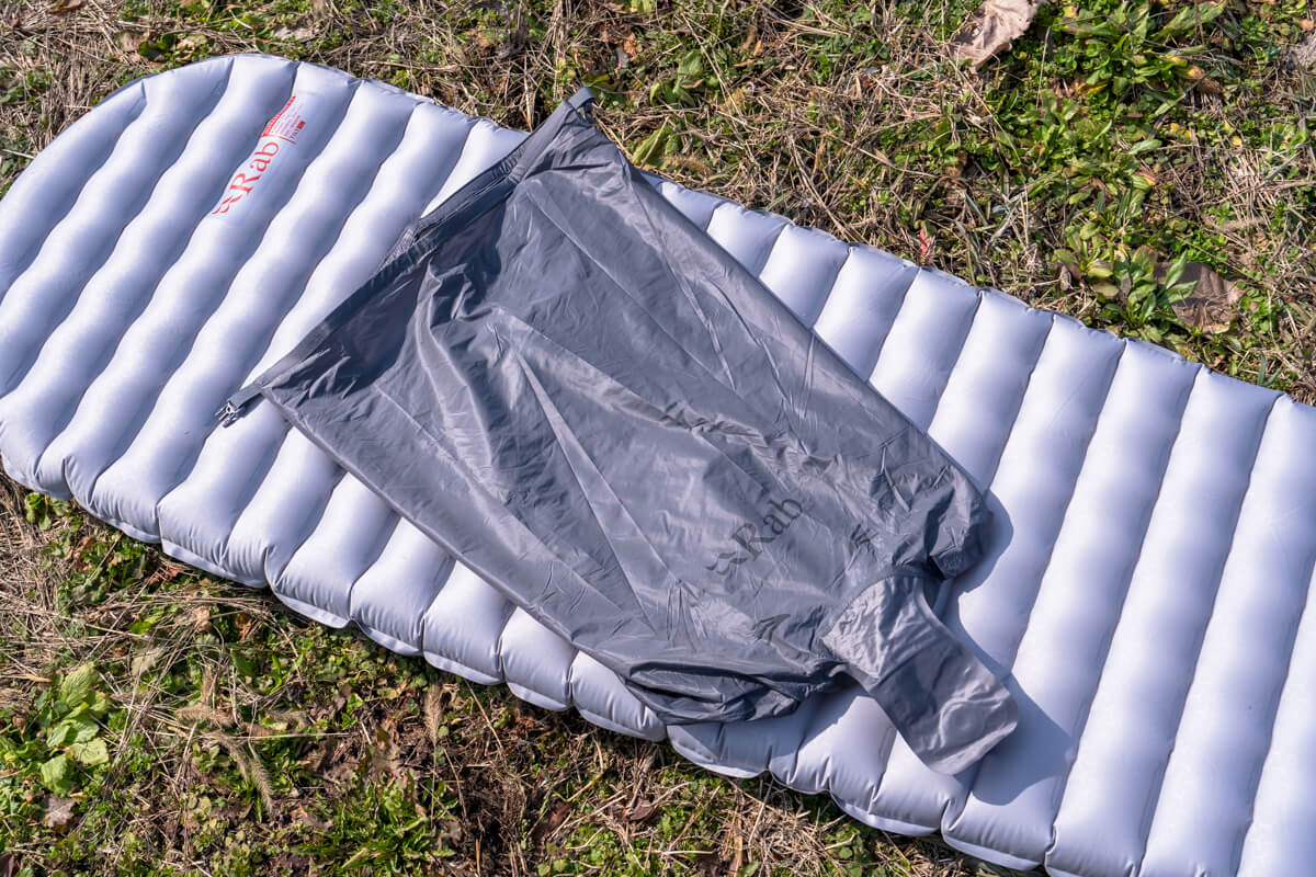 スリーピングパッドに英国からの衝撃”第二波”が到来。 Rabの新作エアー