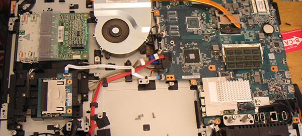 SONY VAIO VPCJ138FJ/BI 動作が不安定で起動時に毎回「SMART Failure