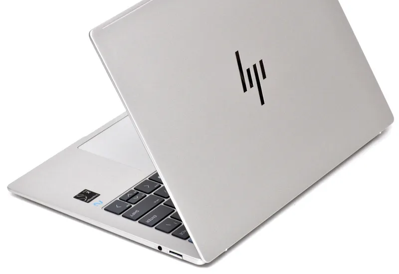 HP OmniBook X 14-fe レビュー：Snapdragon X 搭載の高性能 14型ノート