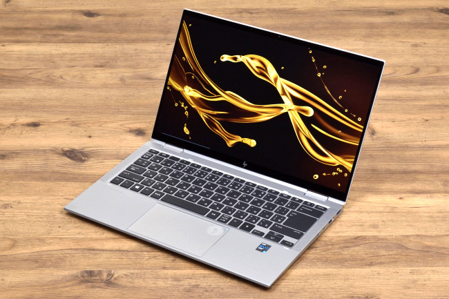 HP EliteBook x360 1040 G8 レビュー：高い総合力でスマートに使える14