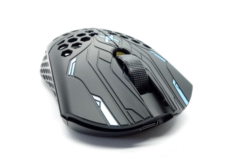 Finalmouse UltralightX, A Carbon Fiber Composite Mouse - PC