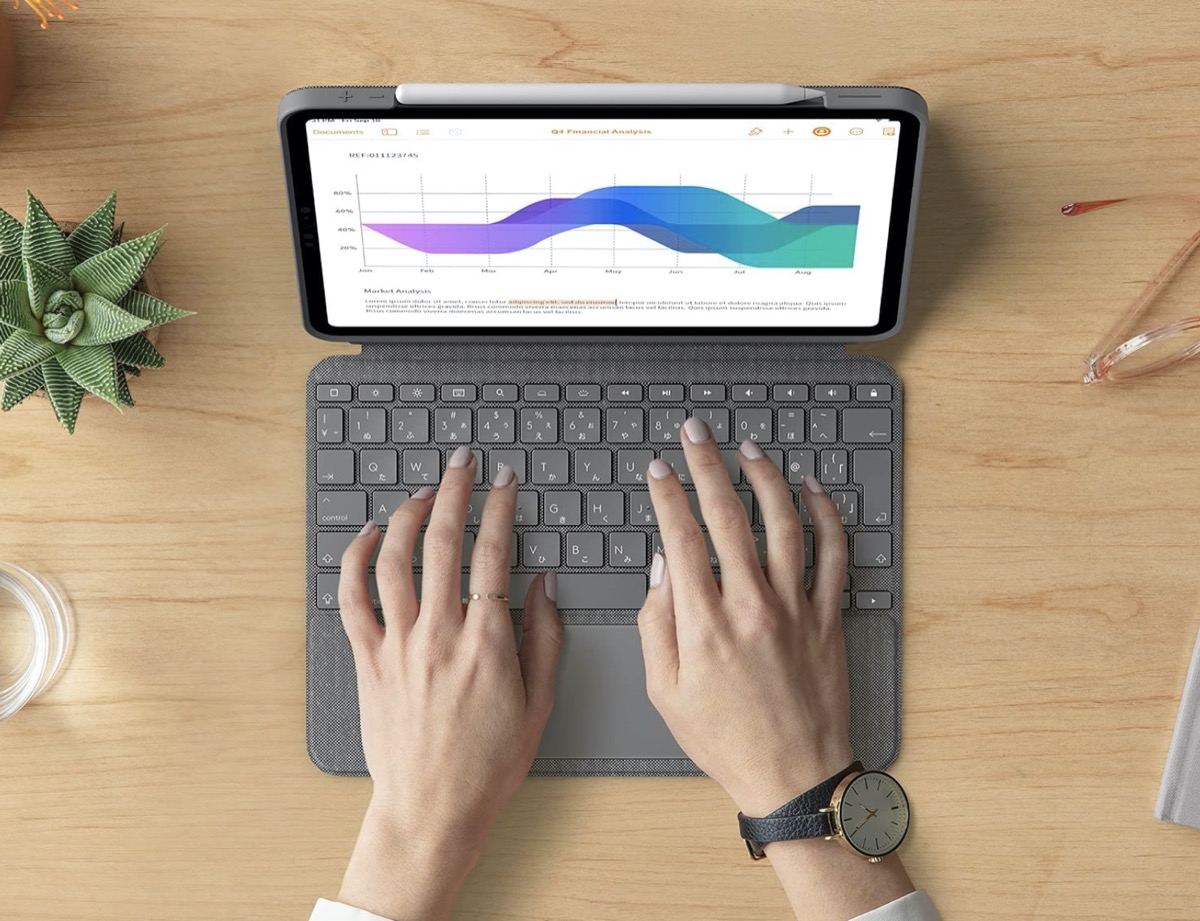 ロジクール、トラックパッド付きバックライト内蔵キーボードケース