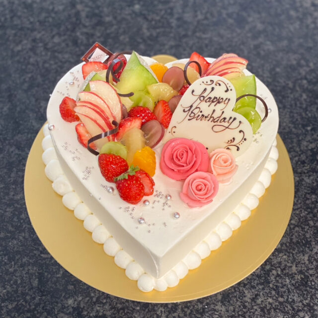 生クリーム7号】片側寄せデザイン＋ハート型・バラ追加_#A762 | 洋菓子