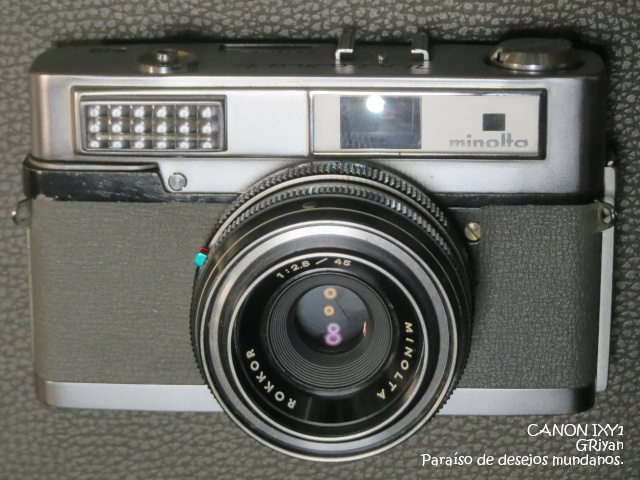 MINOLTA UNIOMAT2: 革新的な追針式プログラム露出計を搭載した