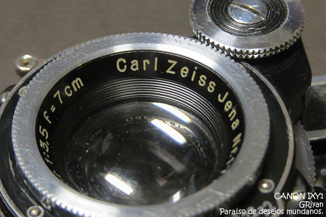 フィルムカメラの選び方】中判で手軽にカールツァイスを味わう方法