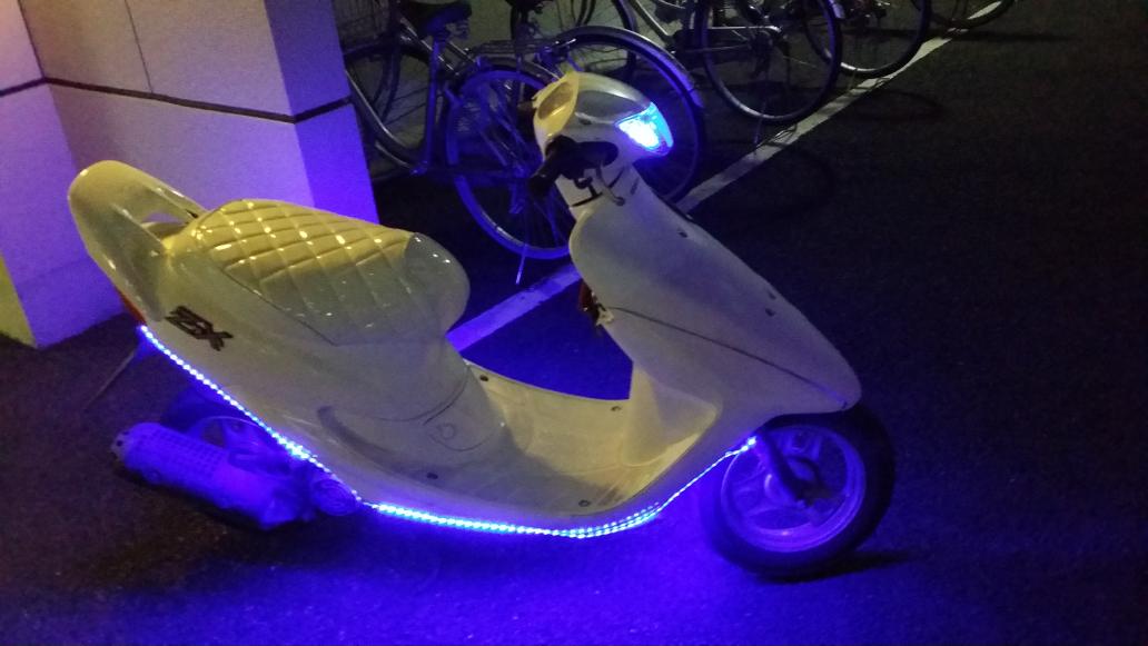 ZX売ります 改造点 エナメルシート新品です ヘッドライト内にLED仕込ん