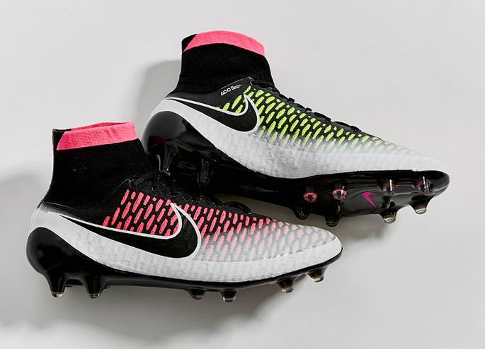 日本代表 MF 山口蛍 選手 着用スパイクは 『ナイキ マジスタオブラ FG