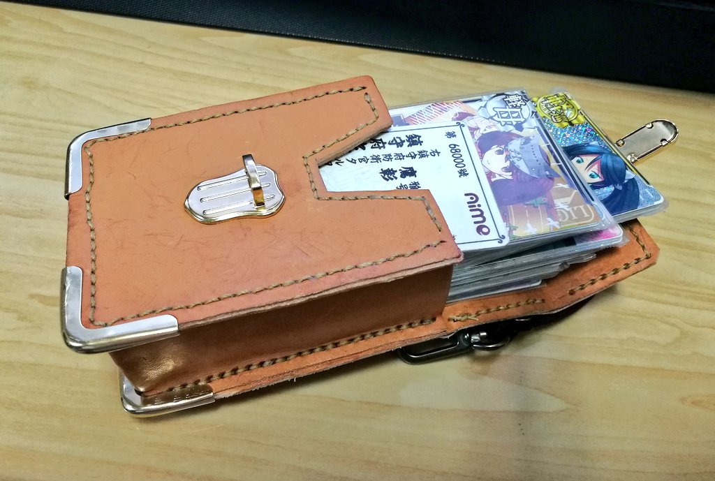 装備できるデッキケースがどこにも売ってないので牛革で自作しました