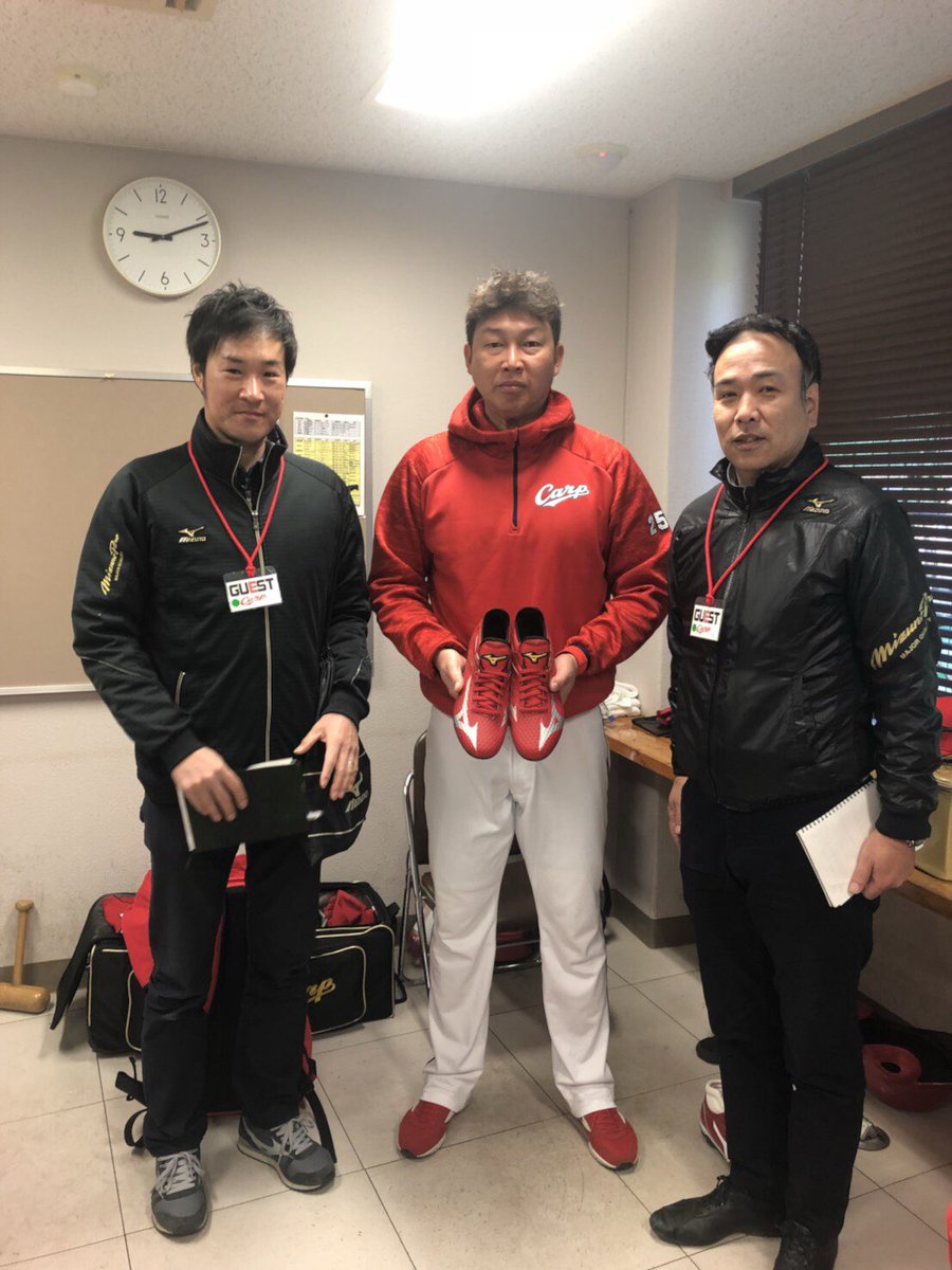 広島東洋カープ 新井貴浩選手をシューズ担当者が訪問！ PSソール搭載の