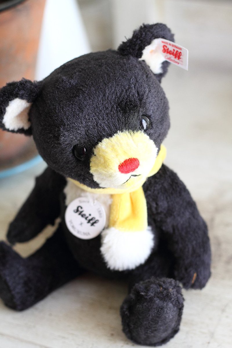 酒井駒子さんの絵本『よるくま クリスマスのまえのよる』の主人公