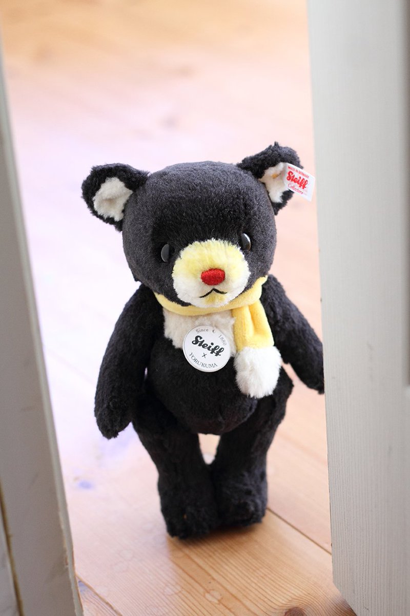 酒井駒子さんの絵本『よるくま クリスマスのまえのよる』の主人公