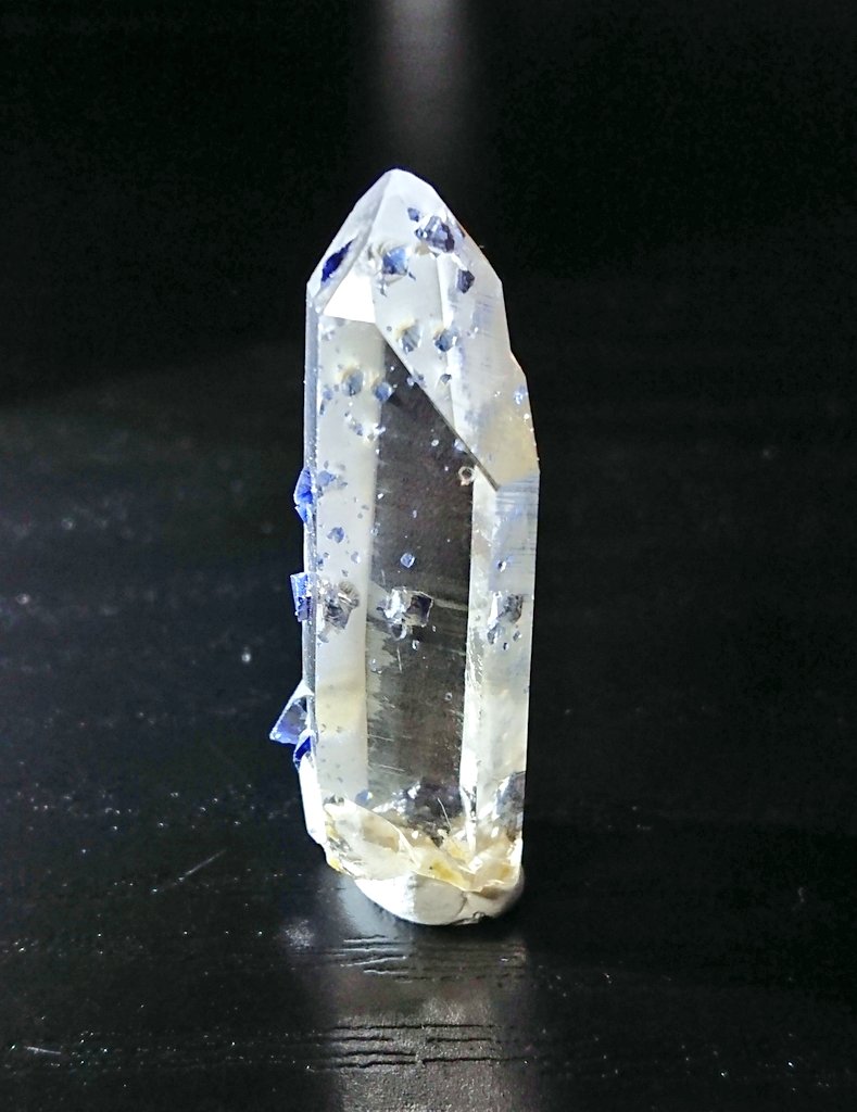 次元がバグったような面白い鉱物を入手しました。 ノルウェー🇳🇴産