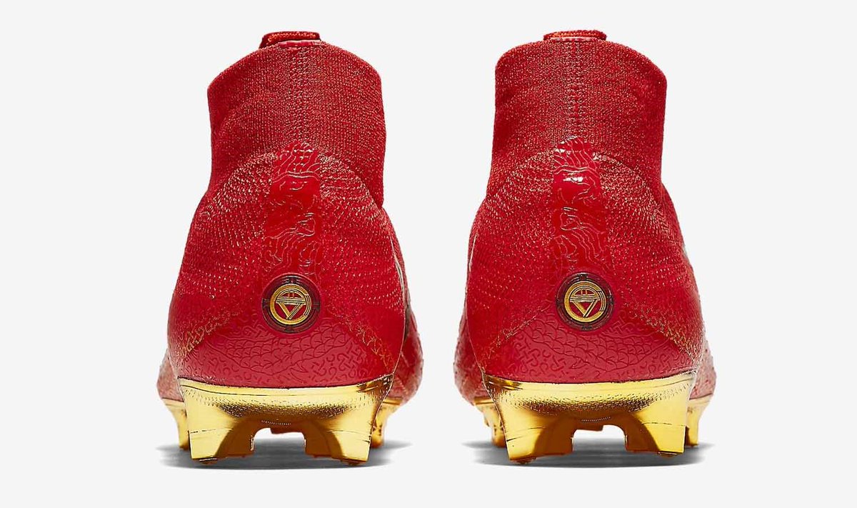 ナイキ サッカースパイク 『マーキュリアル スーパーフライ CR7 FG