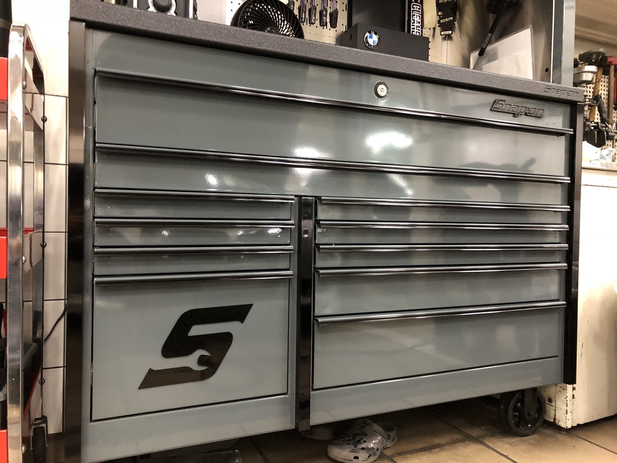 S エンブレム取り付け！ カッコ良すぎてにやけるレベル😎 理想の工具箱