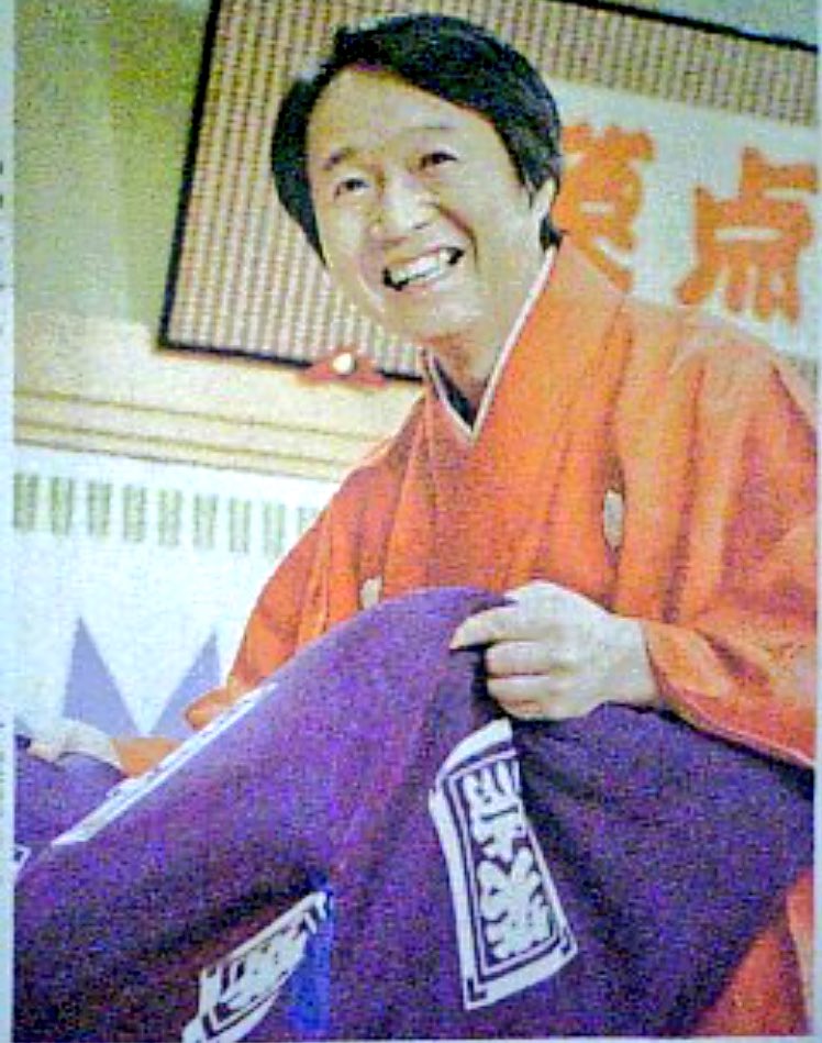 お馴染み笑点の山田隆夫さんが今日で座布団運び35周年なんだって 継続