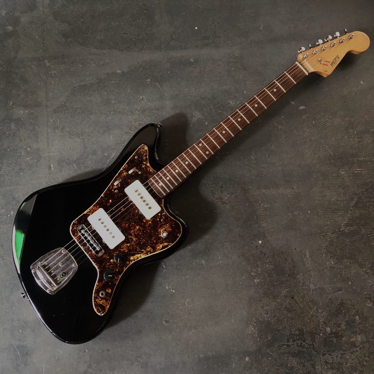 ビザールギター本の「60s Bizarre Guitars」にも掲載されていますが