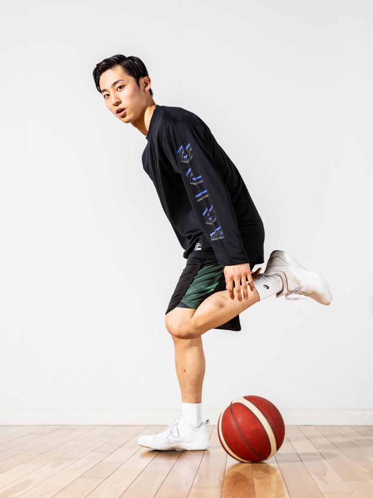 軽やかにあざむく。​】 バスケットシューズ「GLIDE NOVA FF 2」白・黒