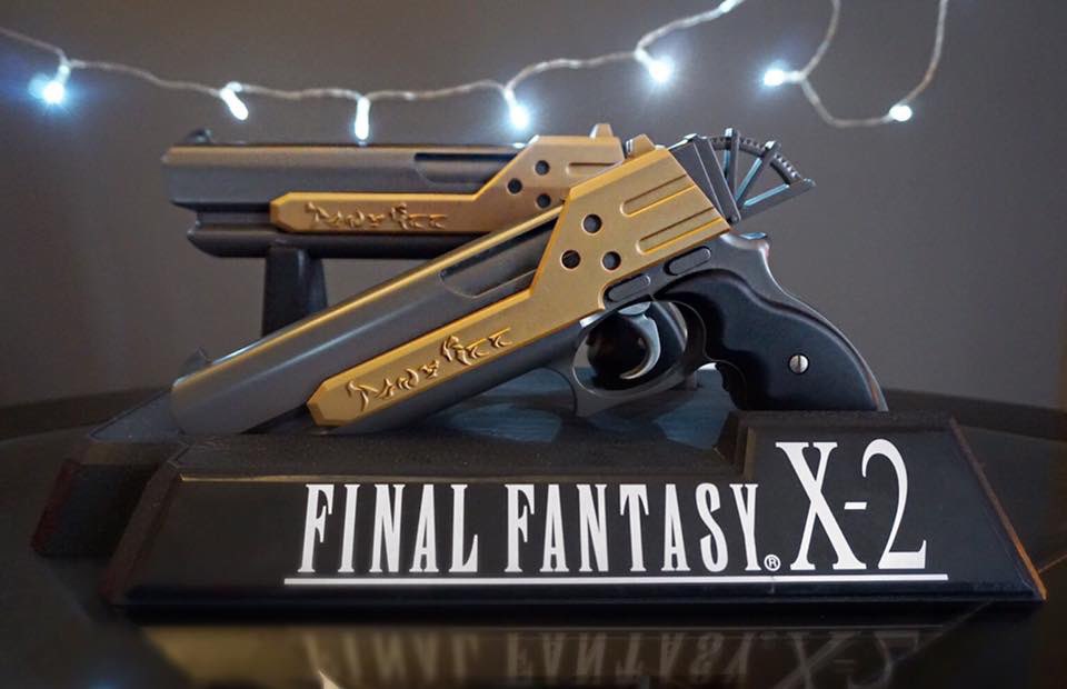 Final Fantasy X-2 Tiny Bee Controller – Yuna's guns. Square Enix