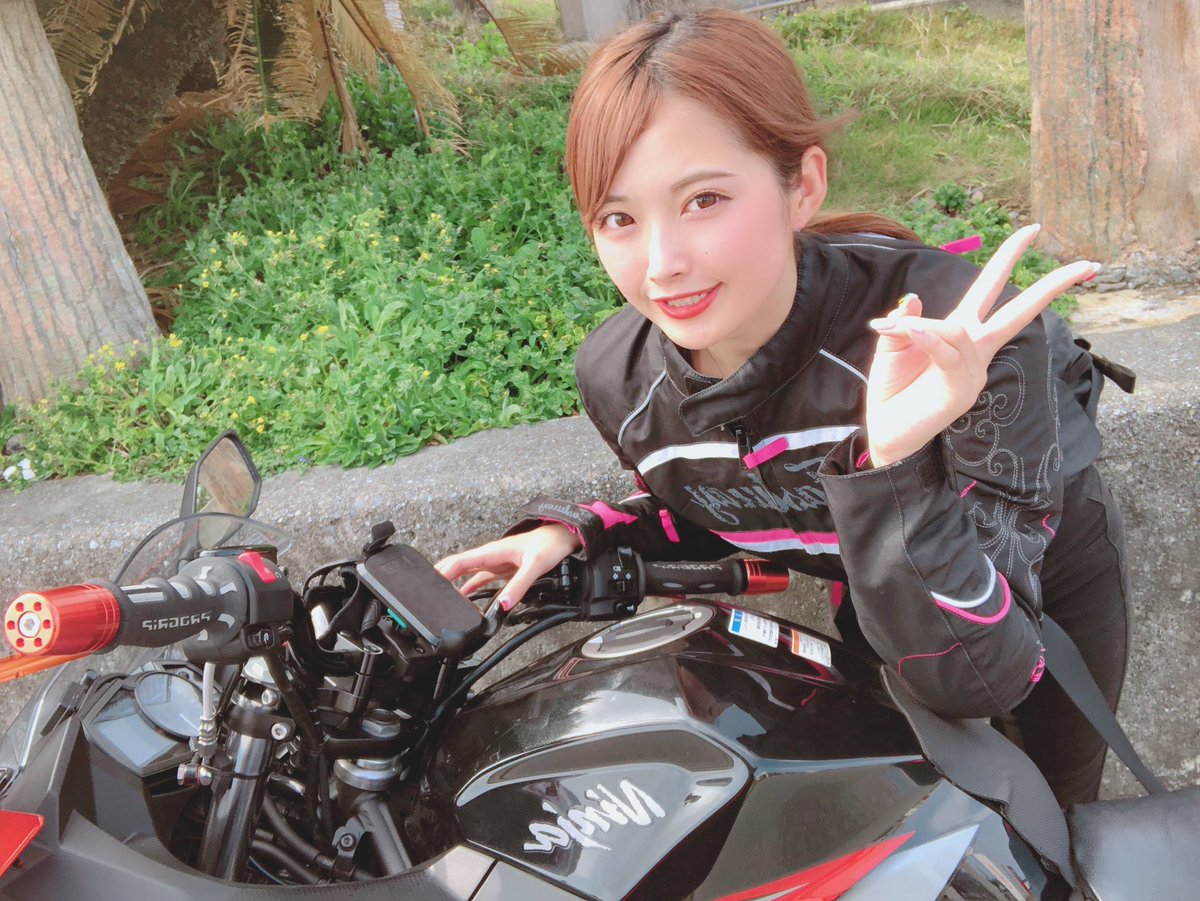 名前：あみ 性別：女 年齢：22歳 住み：東京都 身長：156cm 愛車