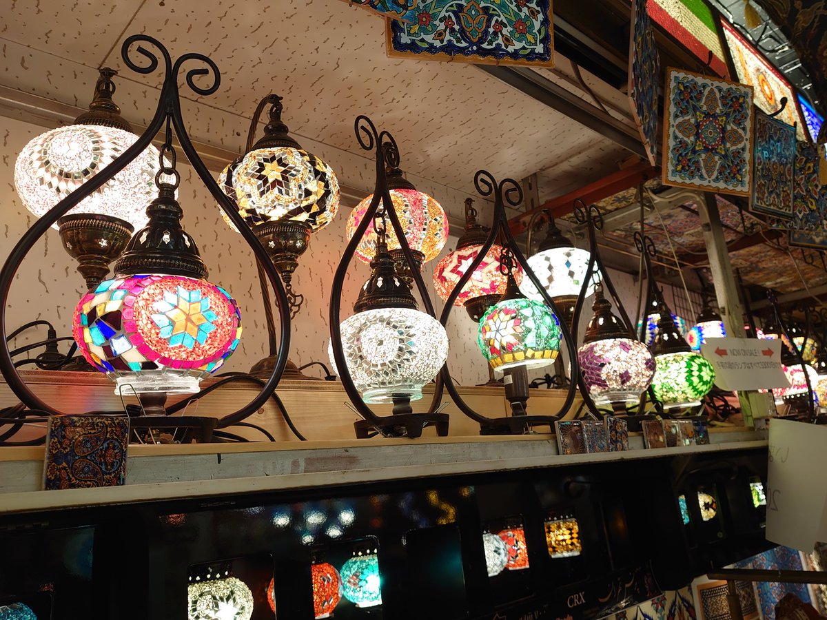 この手前のトルコランプ、今2000円。 ペルシャ更紗は100×100のサイズで