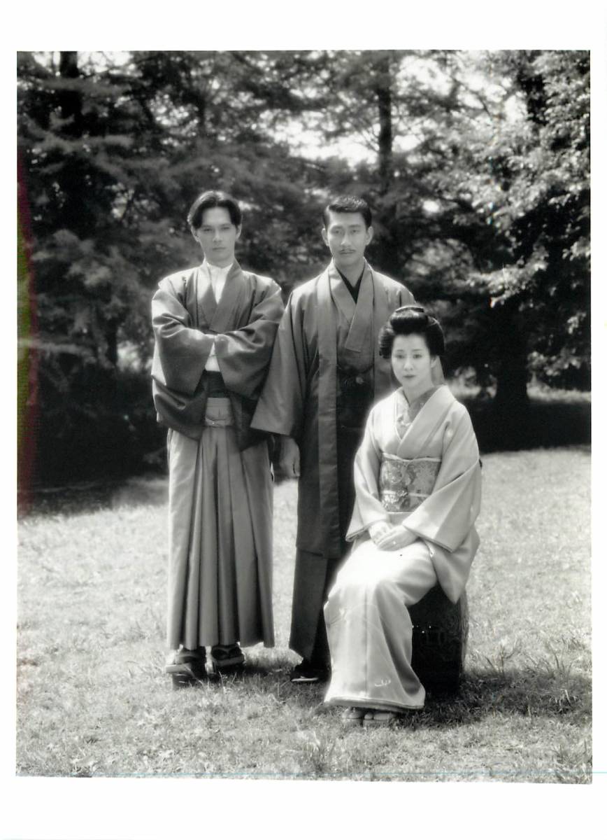 泉鏡花の短編を坂東玉三郎が監督して映画化した『外科室』(1992)。吉永