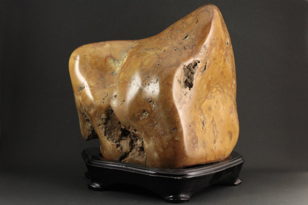 五城目孔雀石 置石 6.2kg 濃淡のある黄土色をした石に茶色の亀裂模様が