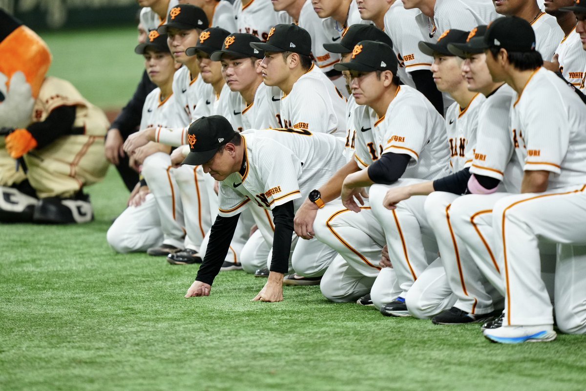 原辰徳監督のラストゲーム。 胴上げを固辞した後の記念撮影の直前