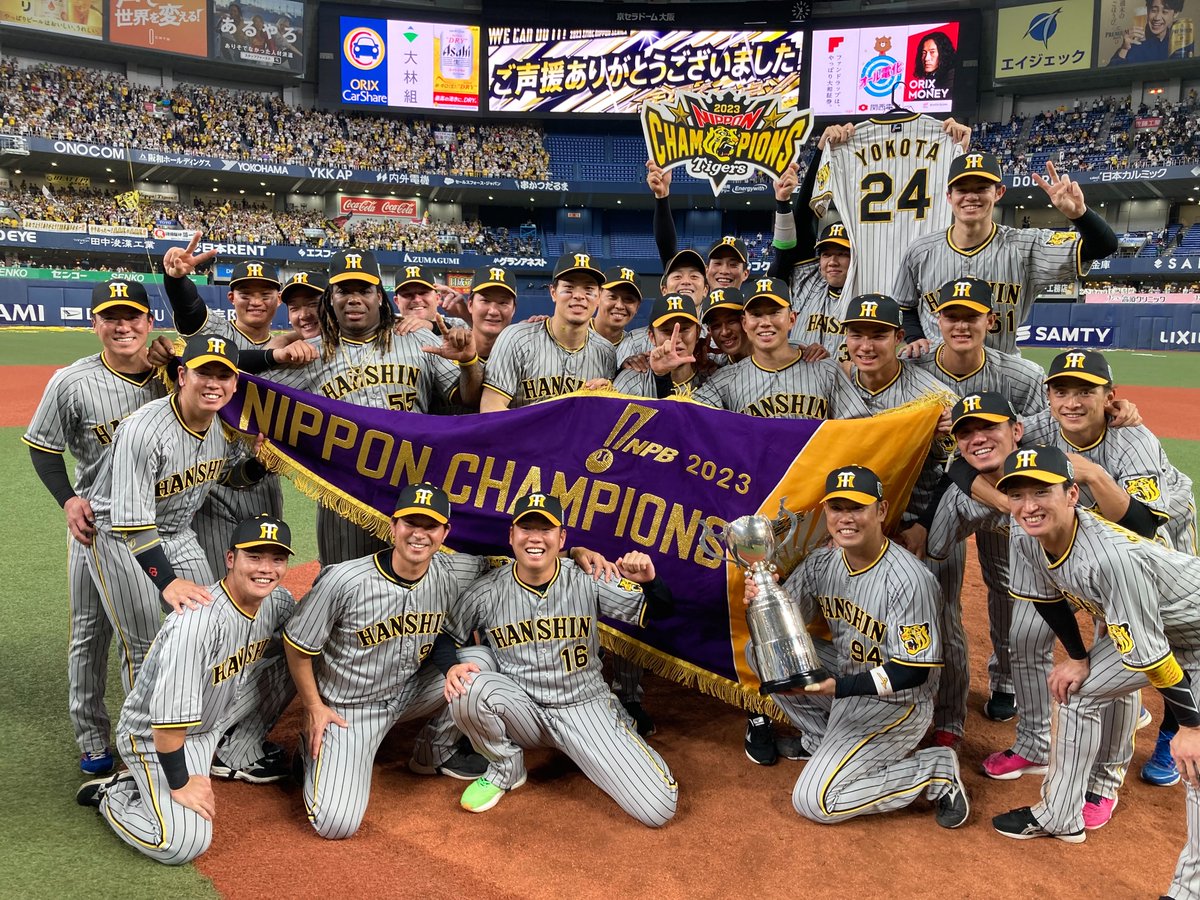 日本一の歓喜の様子をお届けします④！ 全体と野手陣・投手陣の集合