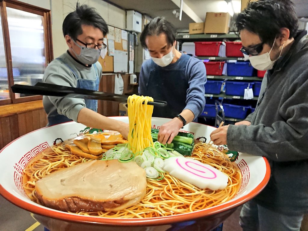 巨大ラーメンがアメリカに渡ります😄🇺🇸 #食品サンプル #ラーメン