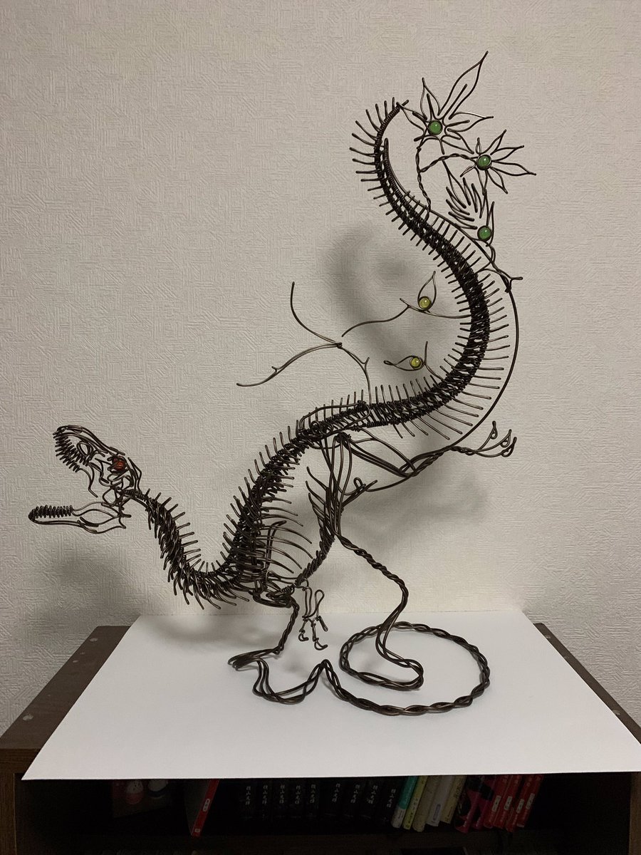 転落からの飛躍 後ろ向きなようで前向きな作品です。 モチーフは