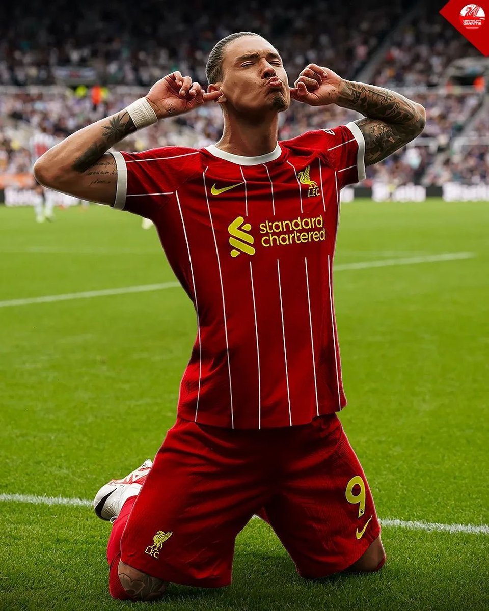 新ユニフォームどっち派ですか？ ① 左(1枚目) ソボスライ着用 ②右(2