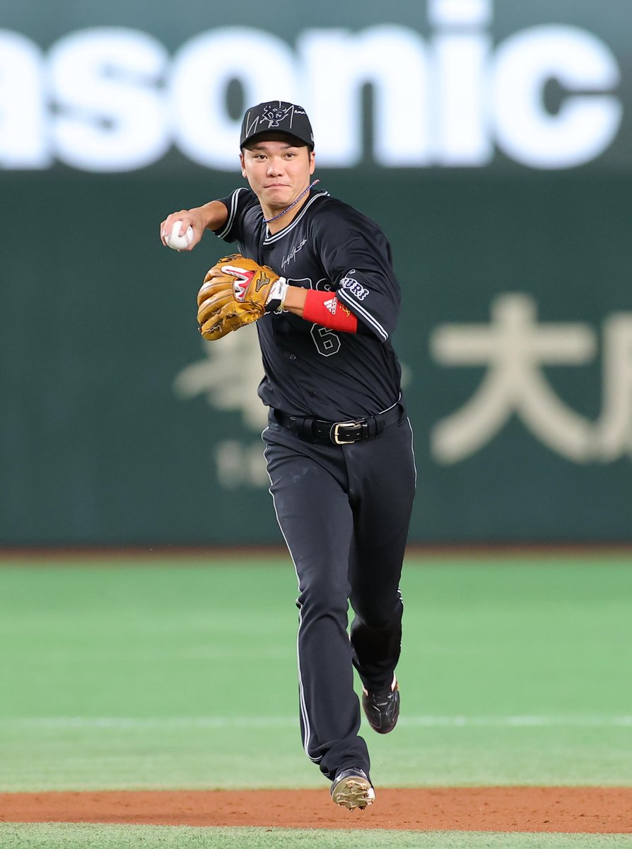 🔥＃熱闘撮って出し🔥】 軽快なステップでゴロをさばいた #坂本勇人